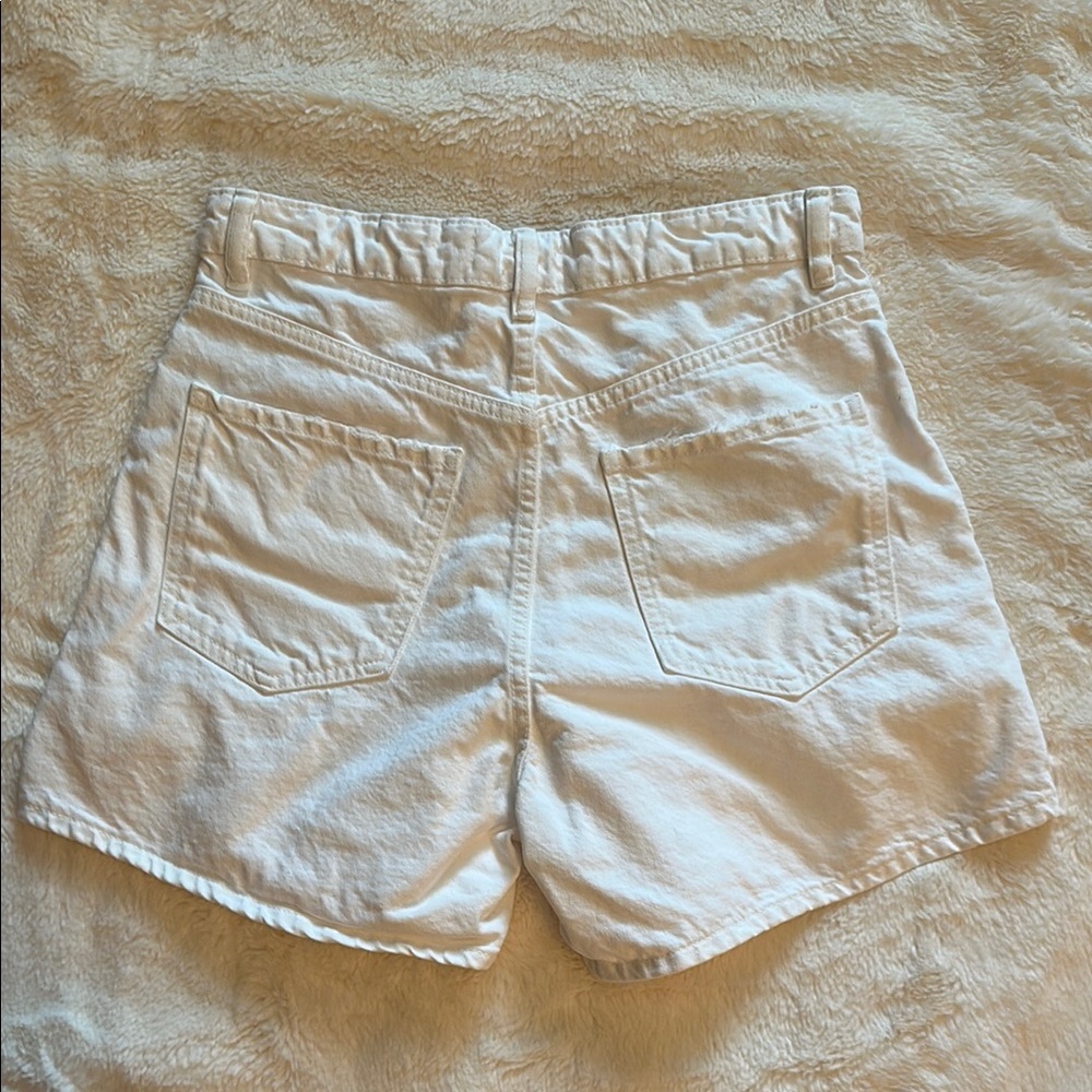 Zara High Waist White Shorts for Chic Summer Style - Picture 2 of 3